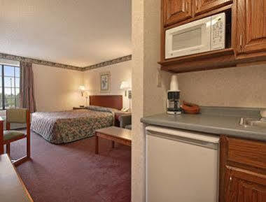Super 8 By Wyndham Rochester Eksteriør bilde