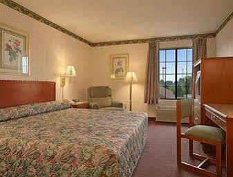 Super 8 By Wyndham Rochester Eksteriør bilde